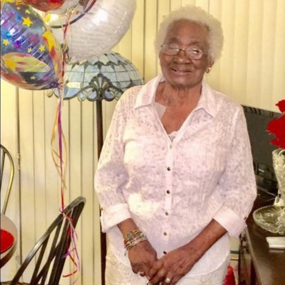 Meet your Posher, Dinah - Picture 2 of 12